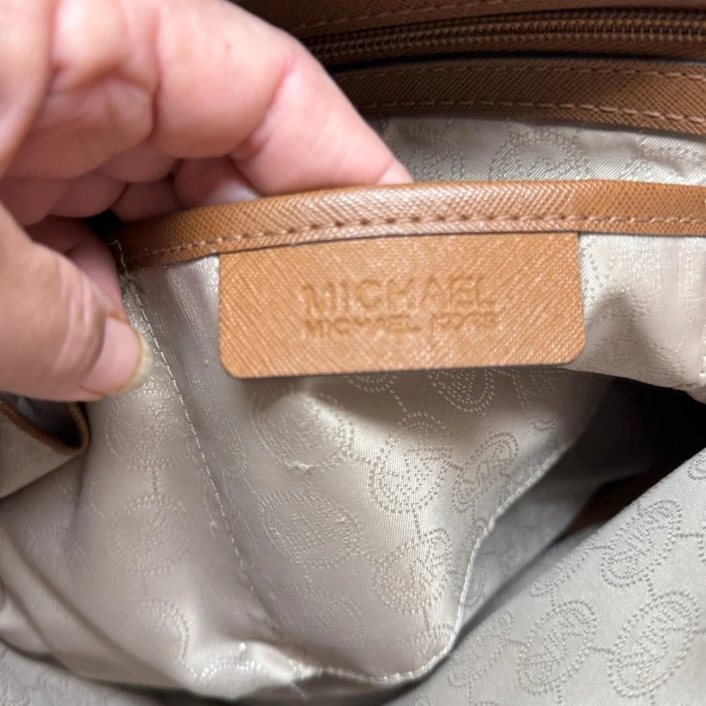 MICHAEL KORS BROWN LOGO LARGE TOTE WITH FRONT POCKET - Picture 16 of 16